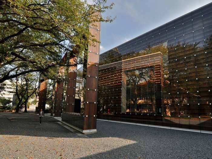 Made up completely of glass on the outside, and by mostly bookcases on the inside, the Musashino Art University in Tokyo, Japan, is truly an architectural anomaly. The Japanese architect who built the library — Sou Fujimoto — used only bridges that people use as reading space to break up the bookcases inside the building.