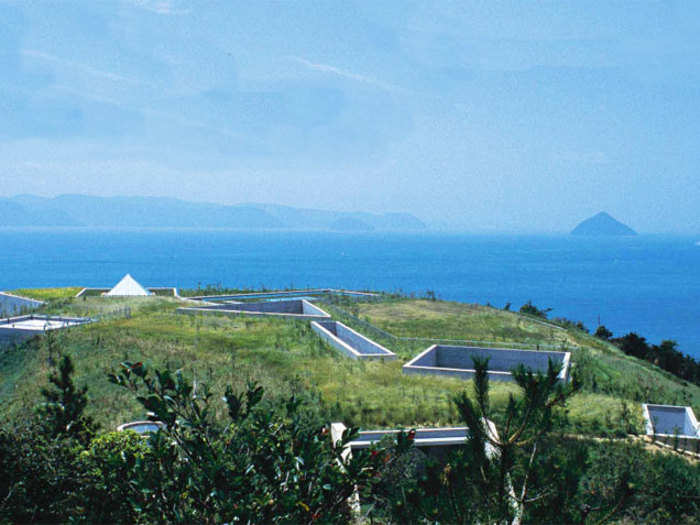 The architect "buried" this museum on Japan