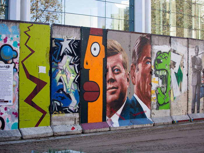 Ten segments of the Berlin Wall are on display outside of the Los Angeles County Museum of Art (LACMA) in Los Angeles, California. The structure weights 25 tons.