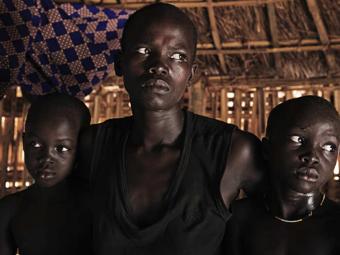 The Nyi-Bo family sits in a bamboo hut in the remote village Dongoi in Sudan. The family is a part of the indigenous tribe Jur. The patriarch of the family was killed in ethnic clashes with the Dinka tribe.