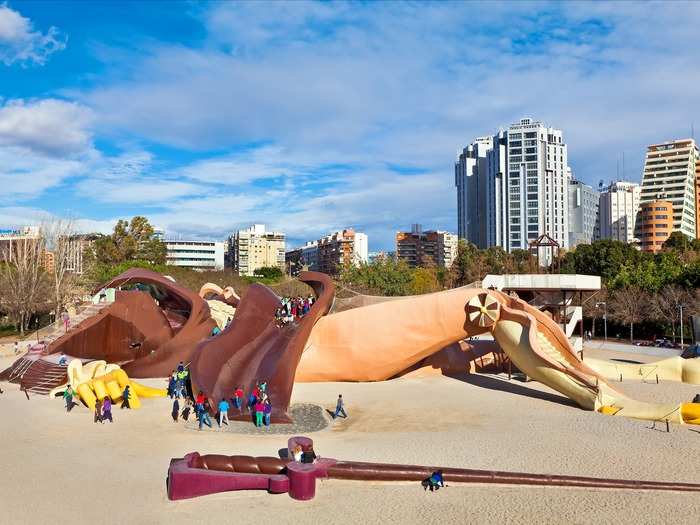 In 1990, architect Rafael Rivera, artist Manolo Martin, and designer Josep Vincent “Sento” Llobell Bisbal created Parque Gulliver — inspired by Jonathan Swift’s "Gulliver’s Travels" — in Valencia, Spain.