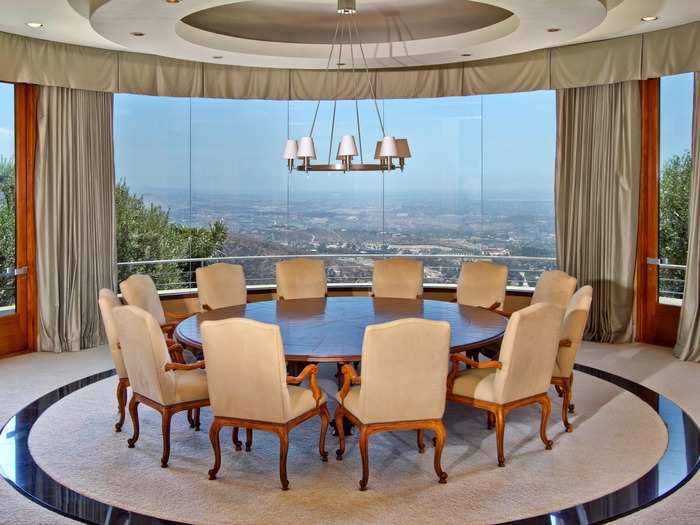 The formal dining room tables revolves on an electronic floor, so you and your guests can gaze out of the floor-to-ceiling walls. Deciding if the room is spinning or if you drank too much wine just got infinitely more difficult.