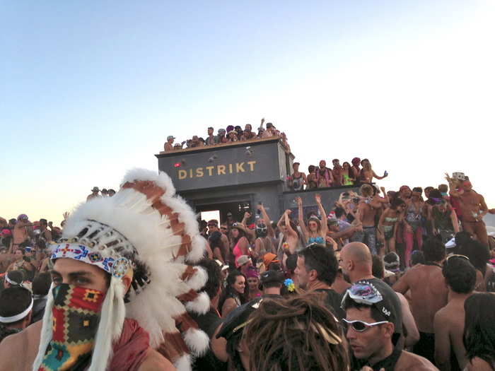 The first place I checked out was Distrikt, a Vegas-like outdoor club pumping music between the mountains.  The bar was open, but you had to provide your own glass.