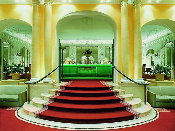 Falk’s bar, located in the Bayerischer Hof hotel in München, Germany, is situated in the stunning Mirror Hall, which dates back to 1839 and is the only room in the hotel to have survived World War II.