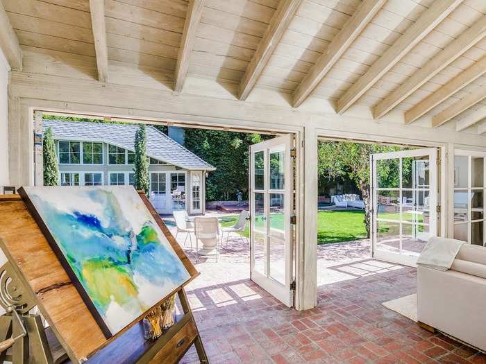 Large glass doors open onto the yard.