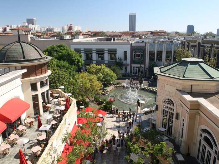 For stylish clothes and good food, head to The Grove—an outdoor shopping arena with around 50 designer stores.