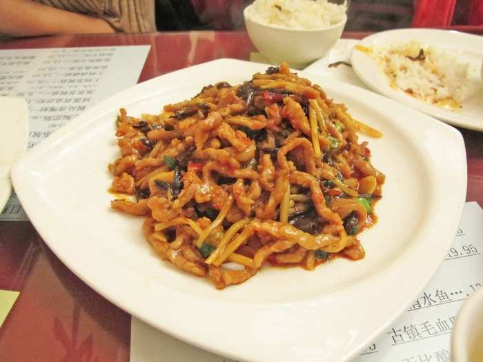 Yu xiang rou si features shredded pork doused in hot garlic sauce with sauteed vegetables such as mushrooms and peppers. The dish originated in the southwestern province of Sichuan.