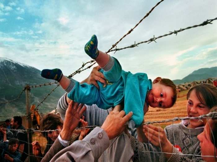 Kosovo Refugees (Carol Guzy)