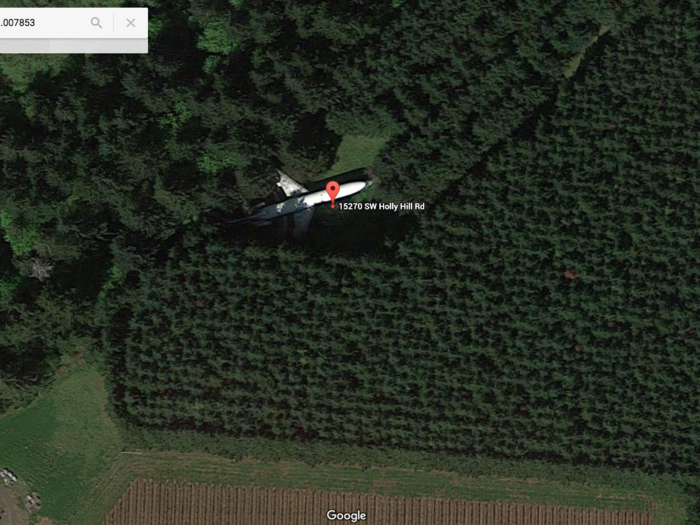 A man is turning an old 727 jetliner in Hillsboro, Oregon into his dream home. When you come across it in Google Maps, it just looks like an abandoned plane.