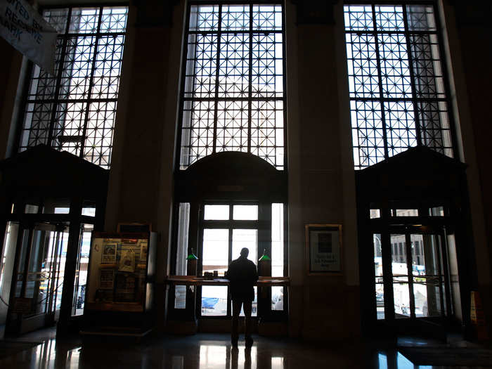 But the building is absolutely massive. It takes up two city blocks and once housed offices, a fitness center, a cafeteria, a 41,000-square-foot mail sorting room, and even a police unit. But now that mail has largely been replaced by email, the vast majority of the Post Office sits vacant.