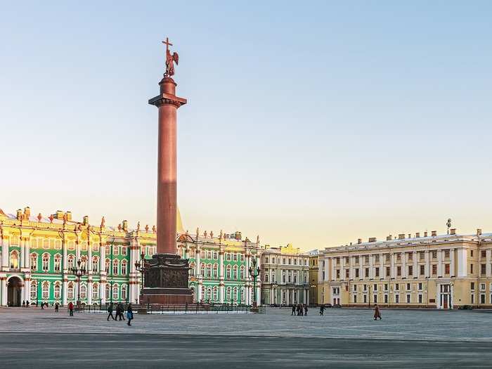 The square is an interesting mix of architecture: the Baroque style used for the Winter Palace, and the more classic style of the imperial army building.