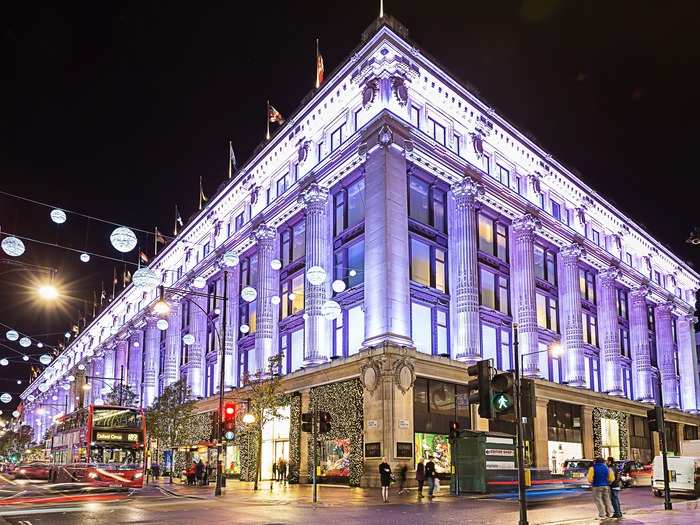 Ironically, the quintessentially English department store of Selfridges was founded by an American — Harry Selfridge from Wisconsin, in 1909. Selfridge himself planned the majestic building, on a then desolate corner of Oxford Street. The shop is known for its theatrical displays, artistic windows, and love of innovation. It was once home to the world