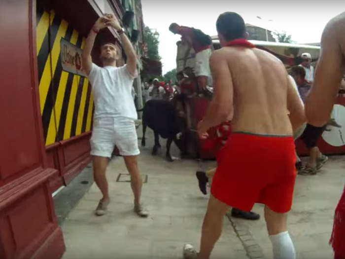 This man risked his life to get a selfie at a bull-running event held in France. An onlooker recorded a video showing the risky selfie-taker getting knocked down by a bull after turning his back to it.