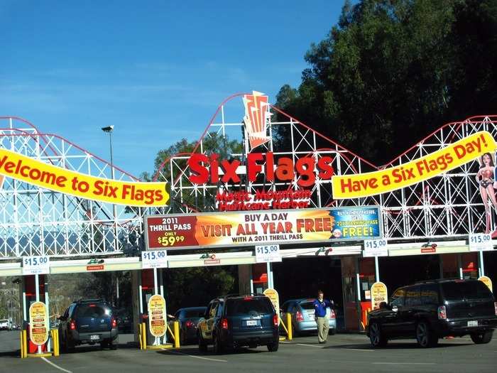 Museums, Zoos & Amusement Parks: Six Flags