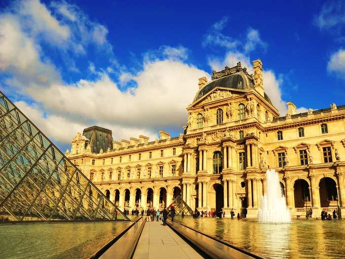 5. Musee du Louvre, Paris, France