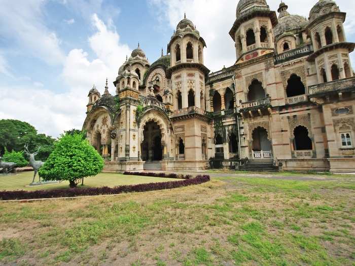 It cost 6 million rupee to build the palace, which boasts gardens, a golf course, and a magnificent interior filled with chandeliers, artwork, and mosaics.