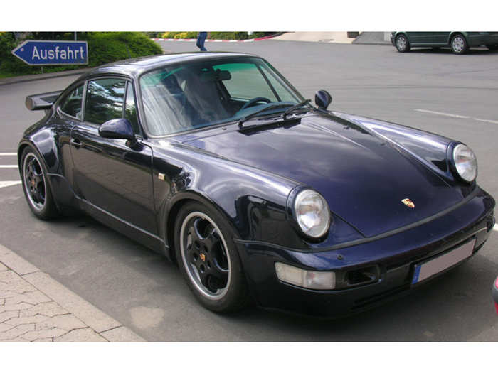 The 964 Turbo also looked quite similar to the previous generation car on the outside as well as mechanically.