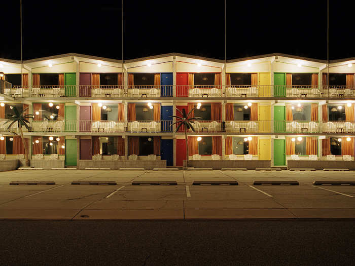 After 2000, Havens started to notice that motels were rapidly disappearing. This was when he decided to start his project of documenting the motels, even though he had no prior photography experience.