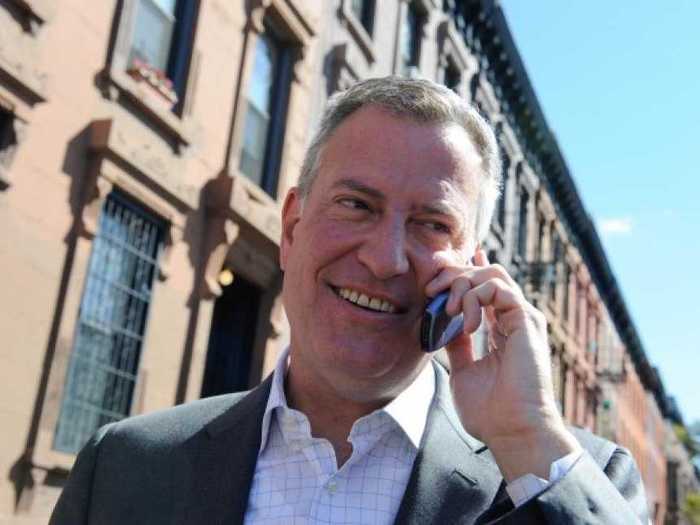 New York City Mayor Bill De Blasio rocked a flip phone on the campaign trail.