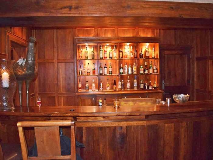 And a fully stocked bar.