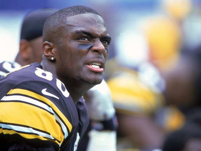 The Pittsburgh Steelers drafted Michigan State wide-out Plaxico Burress 8th overall.