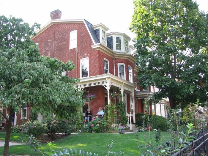 Housed in a three-story Victorian mansion that dates back to 1898, the Brickhouse Inn is located in historic Gettysburg, Pennsylvania. The B&B features original wood flooring, chestnut trim, as well as family heirlooms and antiques.