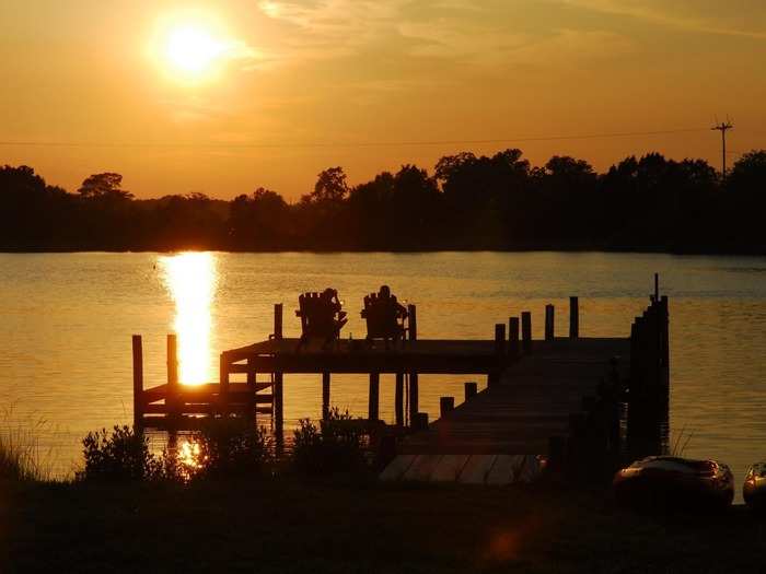 The Inn At Tabbs Creek is a romantic waterfront B&B in Port Haywood, Virginia. Activities to explore in the area include kayaking or paddle boarding on the private dock, cycling the country roads, chartering a fishing boat tour, or enjoying a stroll on the Bethel Beach Nature Preserve.