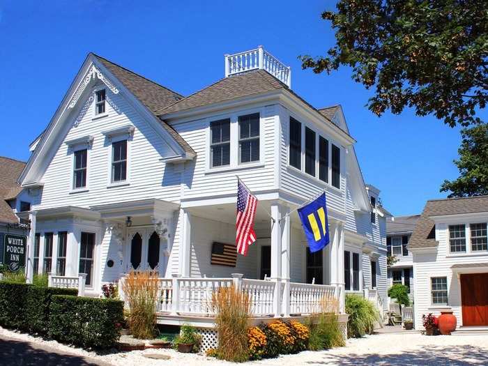 White Porch Inn in Provincetown, Massachusetts, is a fully renovated Provincetown guest house with fireplaces, private bathrooms, spa tubs, and rooms that provide water views and monument views. A European continental breakfast is provided to guests and can be enjoyed in the hotel’s front room, kitchen, or on the porch while admiring views of Cape Cod Bay.