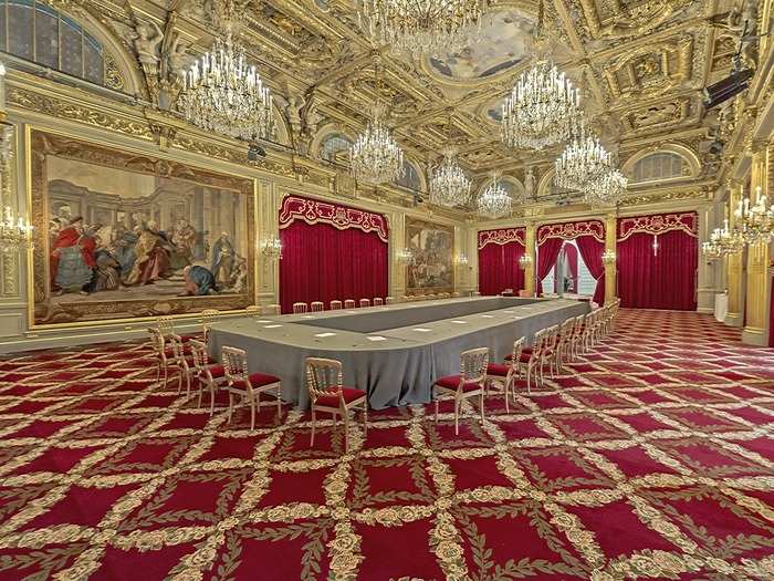 The palace, which was built in 1722, is dripping in gold. The best example of its lavish interiors is the Salle des Fêtes (or "Hall of Festivities"), in which every French president is inaugurated. It is also the official room for conferences and banquets.