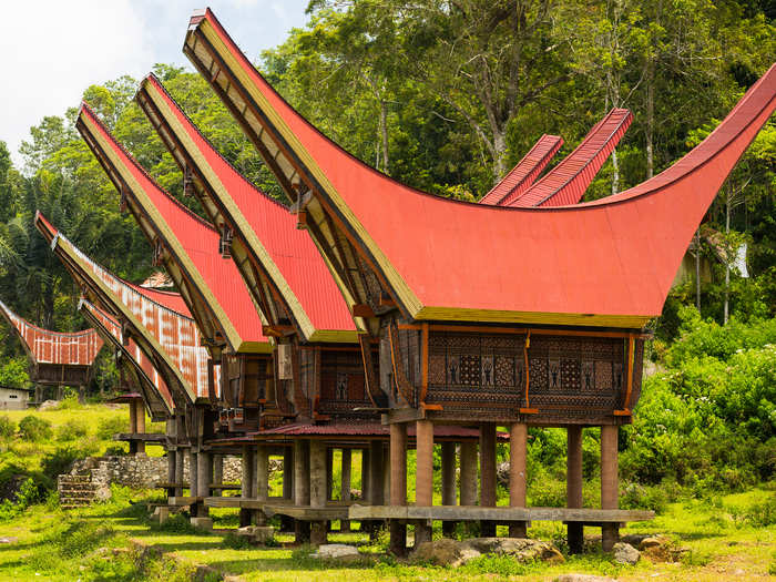 Tana Toraja is a pastoral area in South Sulawesi, where you’ll come across a traditional village with residential buildings composed of decorated facades and boat-shaped roofs. Make sure to explore the area