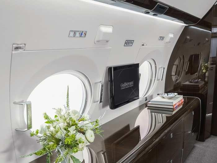 The G450 is aimed toward business buyers, many of whom want to work on the move. Gulfstream has fitted the jet with as many connectivity options as possible, including WiFi and a receiver than can enable the sending and receiving of calls.