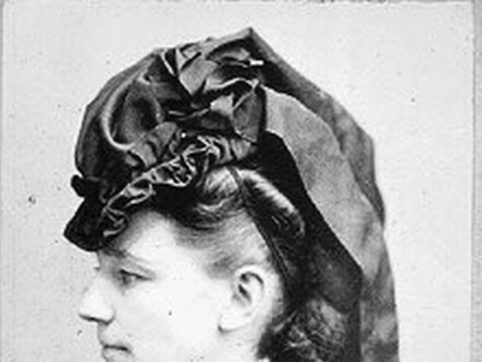 At 15, Victoria married 28-year-old Canning Woodhull, her doctor who turned out to be a nobody. He had no steady medical practice and proved to be a serial adulterer and a drunkard. Quickly, the 15-year-old had her fairy-tale notions of romance dispelled.