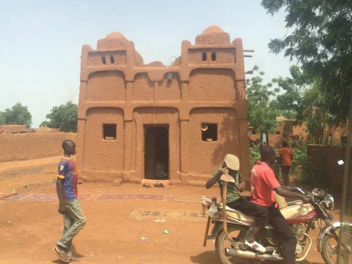 Larger villages have mosques with brilliant mud-carved facades.