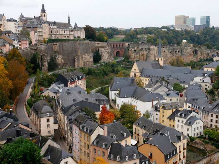 10 (joint). Luxembourg — 81.4 years. The country has a tiny population compared the rest of Europe and a high income per capita — meaning access to a healthy diet and the best healthcare is pretty easy.