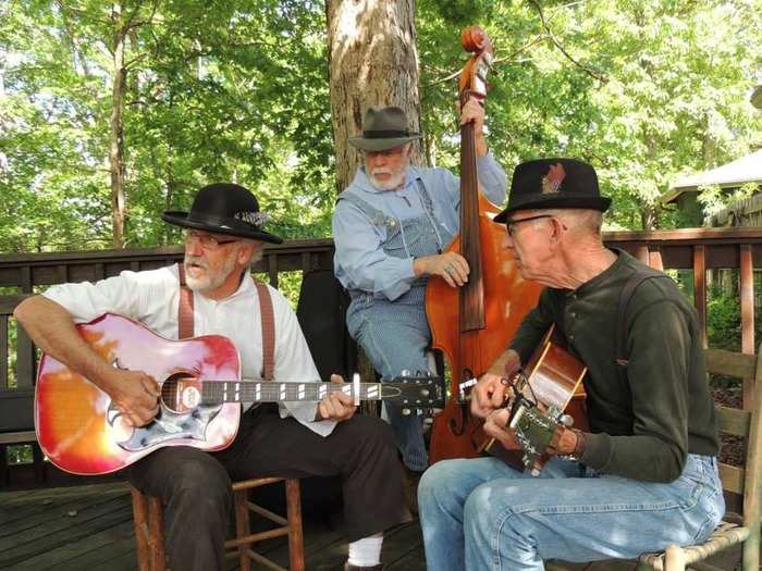 ARKANSAS: The only facility in America that preserves the Ozark heritage and way of life, the Ozark Folk Center is located in the state parks of Mountain View and offers a restaurant, cabins, and concerts.