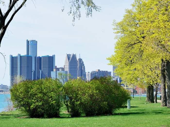 MICHIGAN: Straddling the US and Canada, Belle Isle State Park is both an island and a park sitting on the Detroit River. Stroll through lush greenery and fountains while enjoying clear views of Detroit