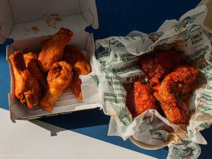 The Mild flavors are up first for the coin toss – Buffalo Wild Wings (BBW) on the left, and Wingstop on the right.