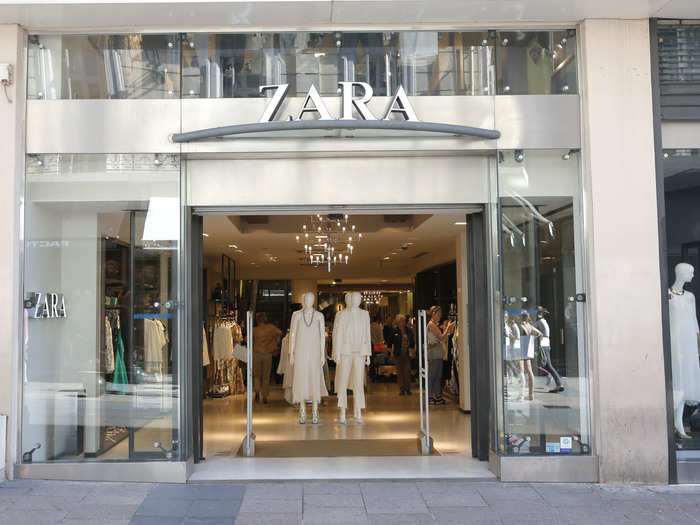 In August 2013, his ex-wife and Zara cofounder, Rosalia Mera, died at age 69. She was Spain