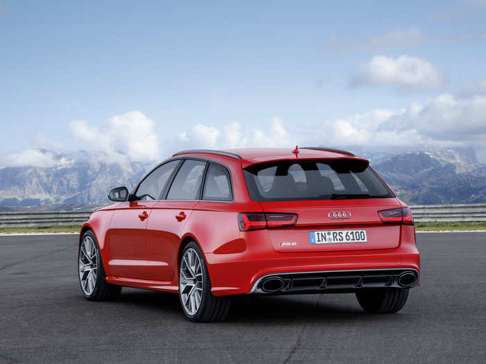 With such power and performance, Audi has fitted the RS6 Avant with an assortment of aerodynamic doodads, such as the rear spoiler and diffuser designed to keep the wagon planted to the road. And yes, I just wrote "wagon planted to the road." Don