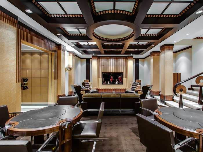 The cigar and poker room recreates the feeling of a high-class casino.