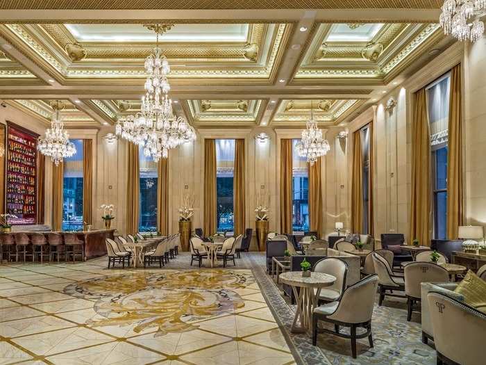 The Champagne Bar overlooks Fifth Avenue and the Pulitzer Fountain and is reminiscent of the hotel