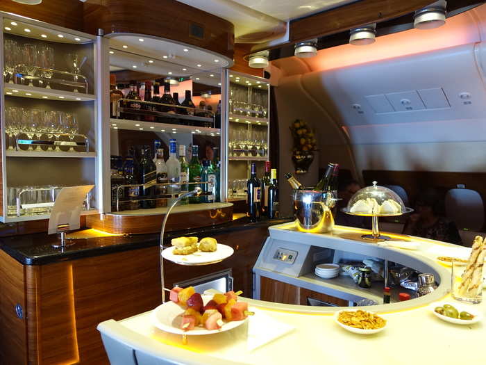 Upon waking up, I was a bit thirsty and headed over to the famous Emirates A380 bar, which serves both First and Business Class passengers.