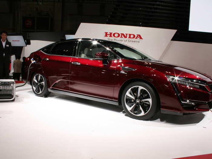 Honda answered Toyota with its new and much more conventional FCX Clarity hydrogen-powered concept.