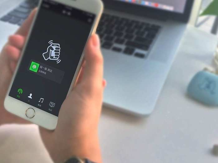 WeChat users who physically shake their phones at the same time can be randomly matched in the app.