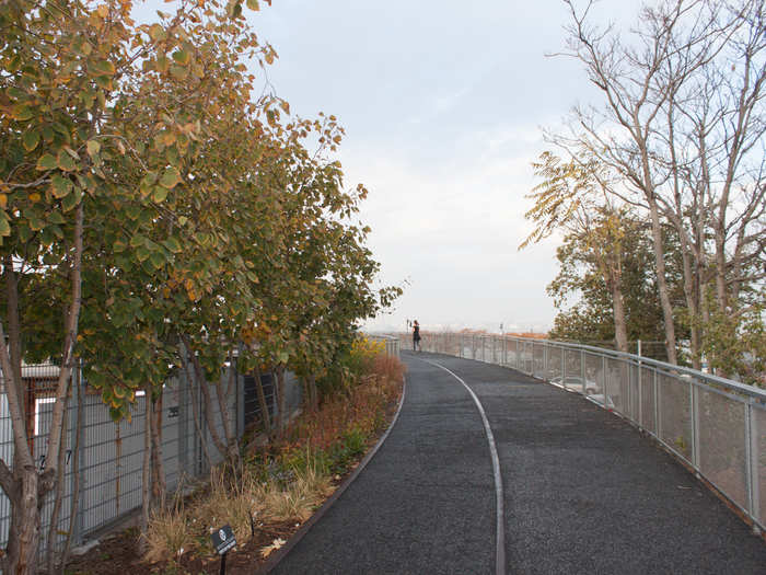 There are five elevator entrances spaced throughout the park as well. On an early November morning, we decided to start at the top and work our way south to 14th Street.