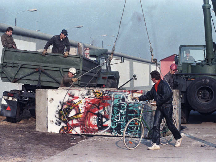 Parts of the Berlin Wall were loaded onto trucks at Potsdam Platz by November 14.