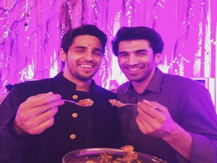 Sidharth Malhotra and Aditya Roy Kapoor enjoying delicacies at the Bachchans residence