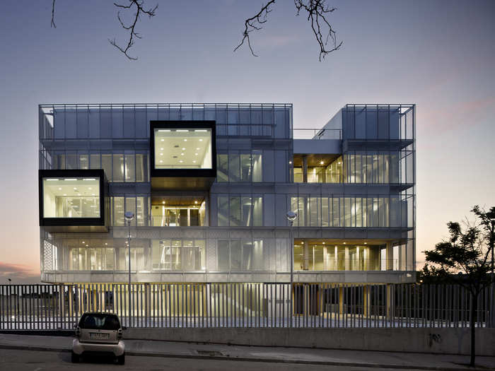 The architects of the Comisaria Fuencarral police station in Madrid mimicked the panopticon method developed in the 18th century for guards to scan an entire prison cell ward from a single point. The intent is not for criminals in this case, but for citizens to observe the police.