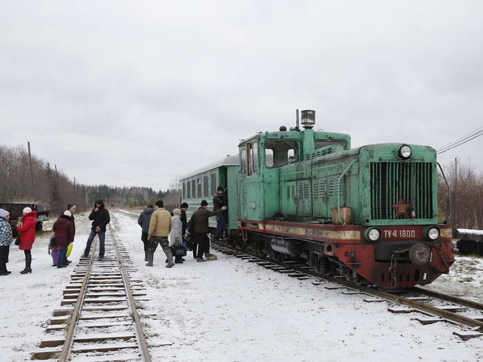 Many villagers cannot afford cars, so the trains are their only way to get around. Tickets cost between $0.10 and $0.50.