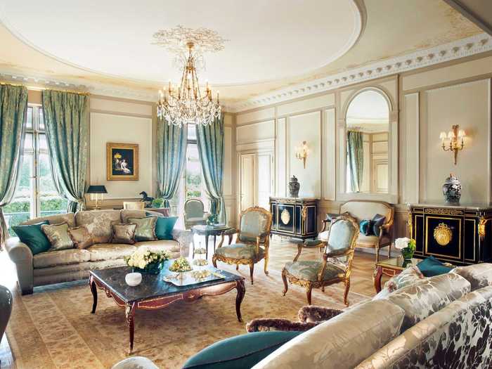 Spend a night in Le Meurice, one of Paris